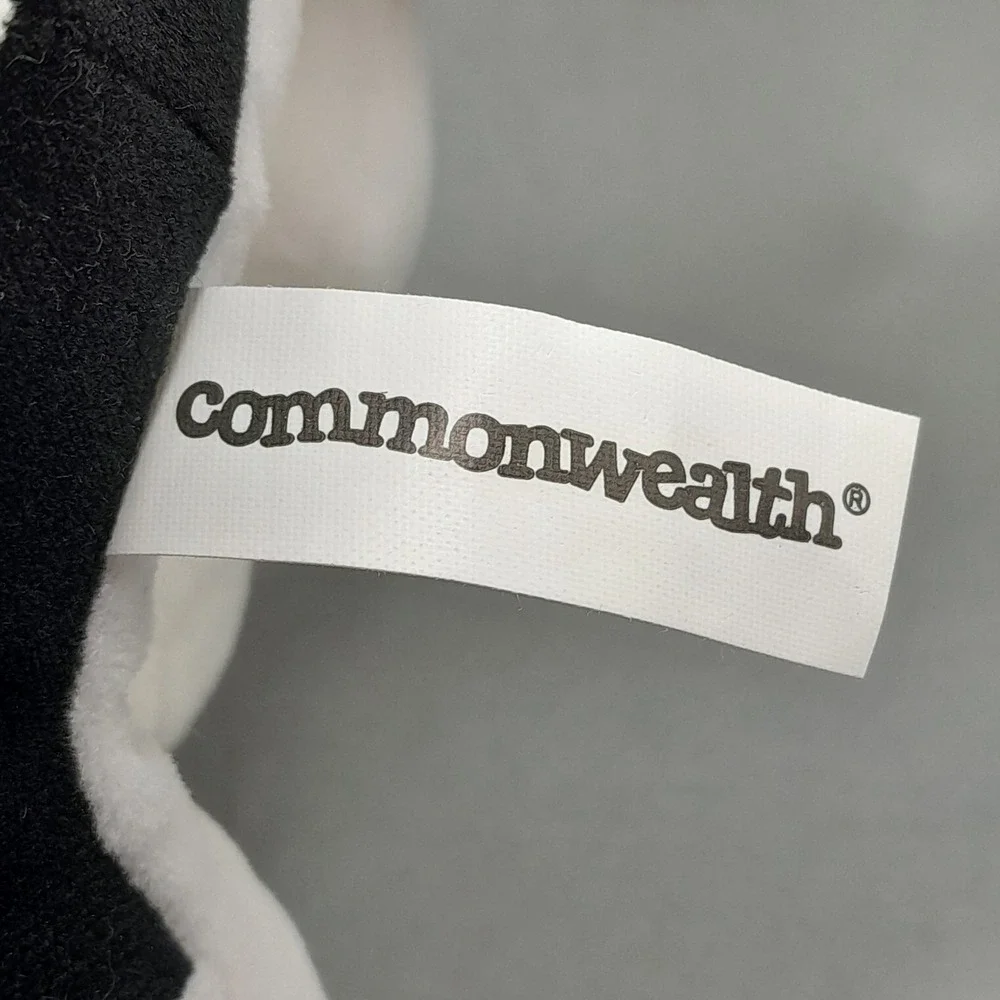 Commonwealth smoke red gift